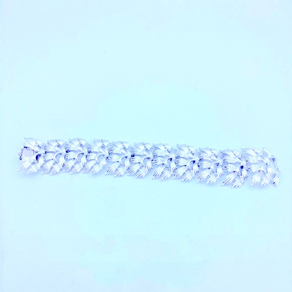 Vintage CORO Pegasus Silver Tone Textured Spiked Leaf Design Link Bracelet - Picture 6 of 9